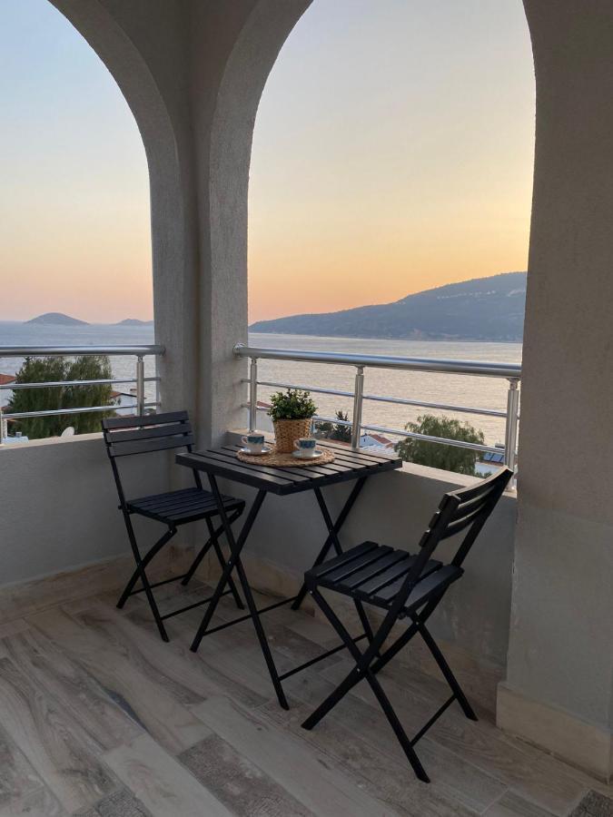 Shared Pool Flat Located 3 Min To Beach In Kalkan Lägenhet Exteriör bild